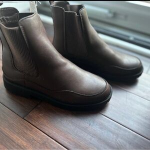 Old Navy Brown Chelsea Boots with Elastic Panels